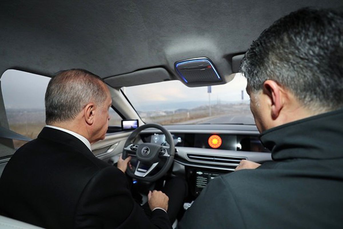 Cumhurbaşkanı Erdoğan, sürüşünü yaptı, ilk ön siparişi verdi