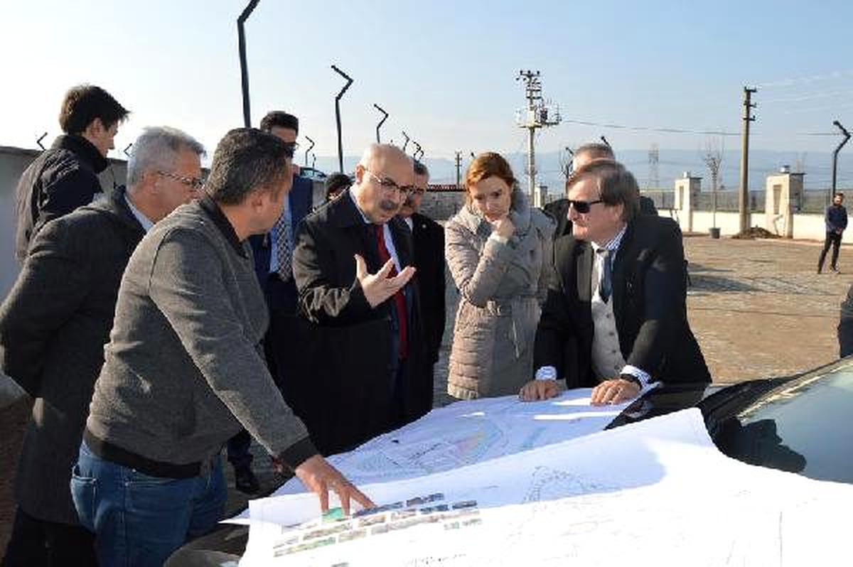 Demokrasi Müzesi\'nin ilk ağacını Aydın Valisi Köşger dikti