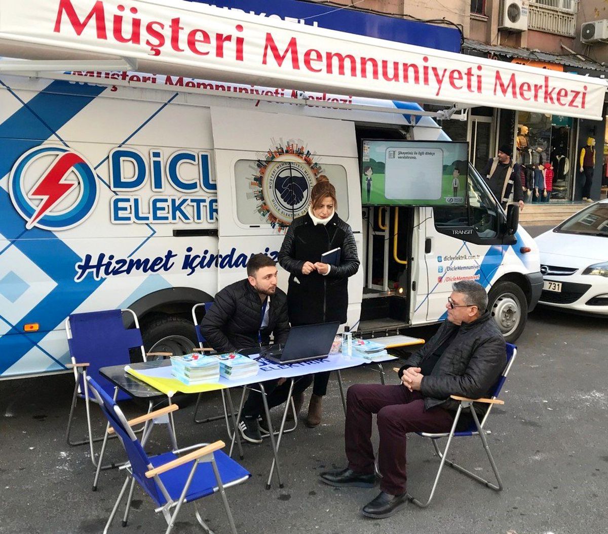 Dicle Elektrik, mobil müşteri memnuniyet aracıyla hizmeti halkın ayağına götürüyor