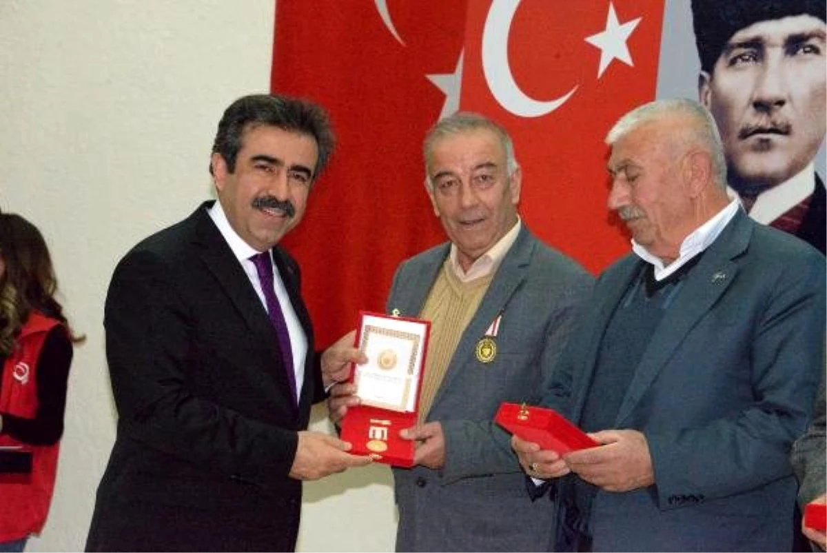 Diyarbakır\'da 170 Kıbrıs gazisine madalya ve berat