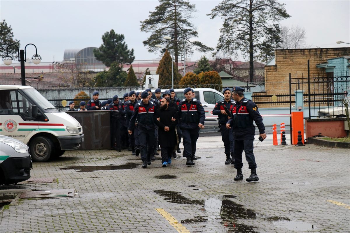 Düzce\'deki terör operasyonunda gözaltına alınan 9 şüpheli adliyeye çıkarıldı