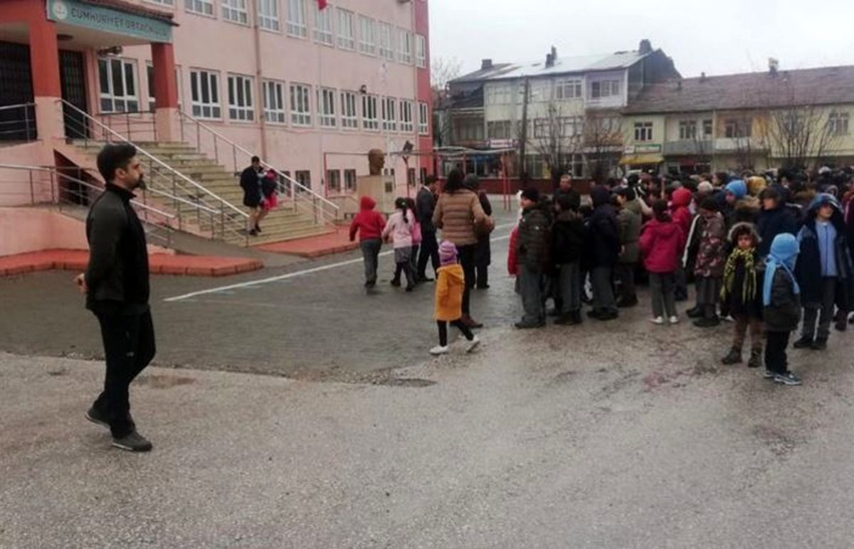 Elazığ\'da 4.9\'luk deprem sonrası okullar tatil edildi