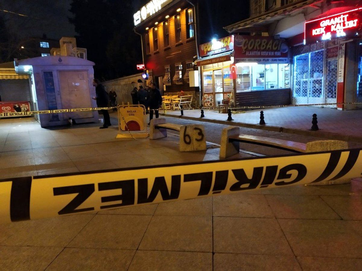 Fatih\'te silahlı kavga: Önce arkadaşını sonra kendini vurdu