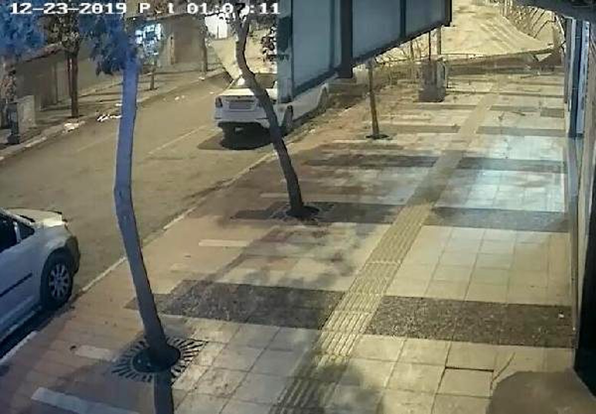 Fırtınanın dershanenin çatısını uçurduğu o anlar güvenlik kamerasında
