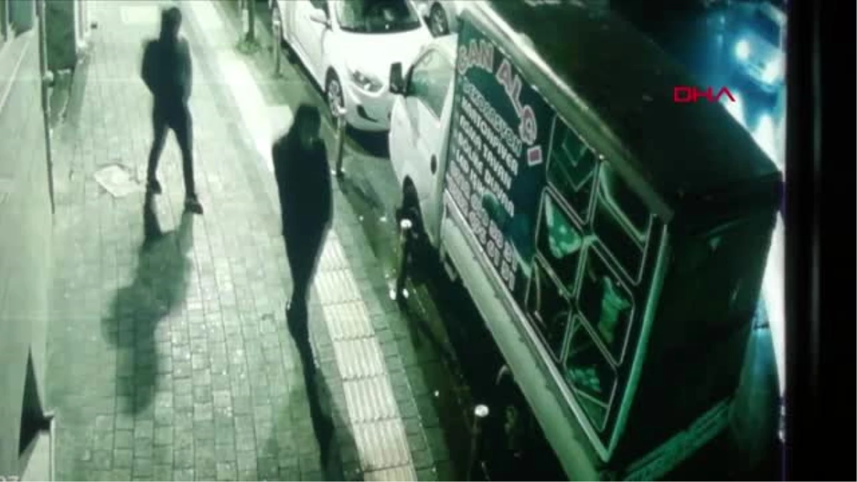 Güngören\'de freni tutmayan minibüs duvara çarptı 3 yaralı