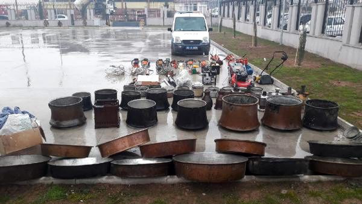 Hırsızlık şüphelileri, çaldıkları eşyalarla yakalandı