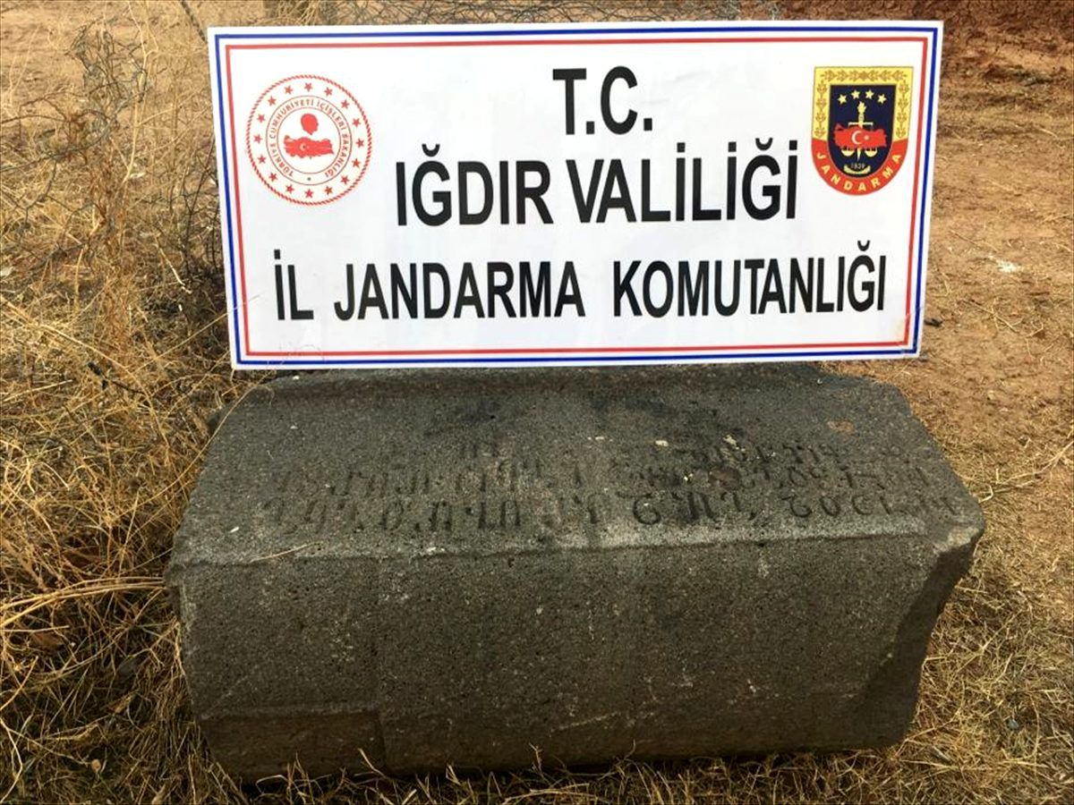 Iğdır\'da tarihi lahitleri satmaya çalışan 4 kişi yakalandı