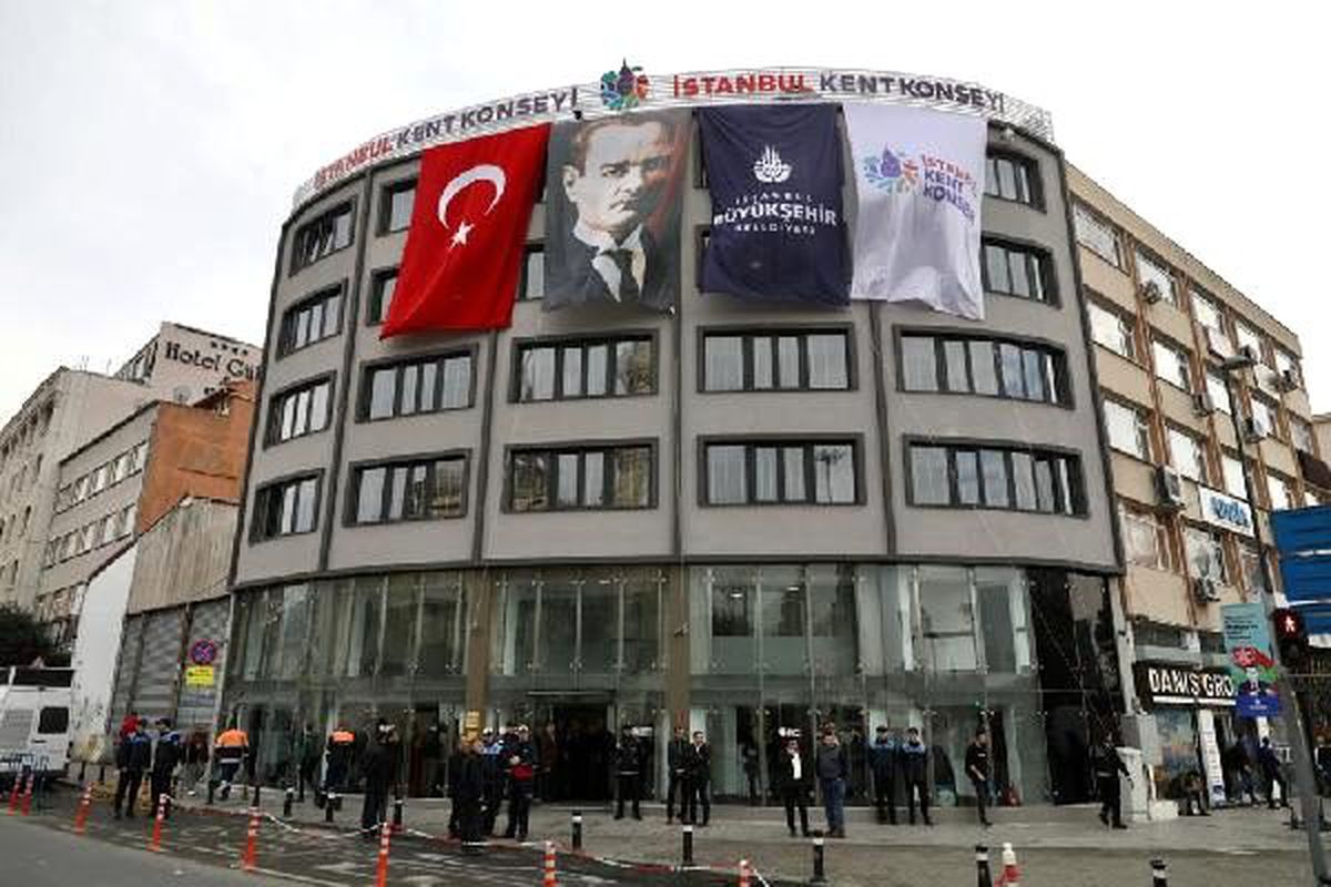İmamoğlu tarafından açılan kent konseyi binası yeniden tadilata alındı