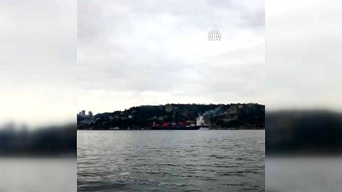 İstanbul Boğazı\'nda kuru yük gemisi karaya oturdu