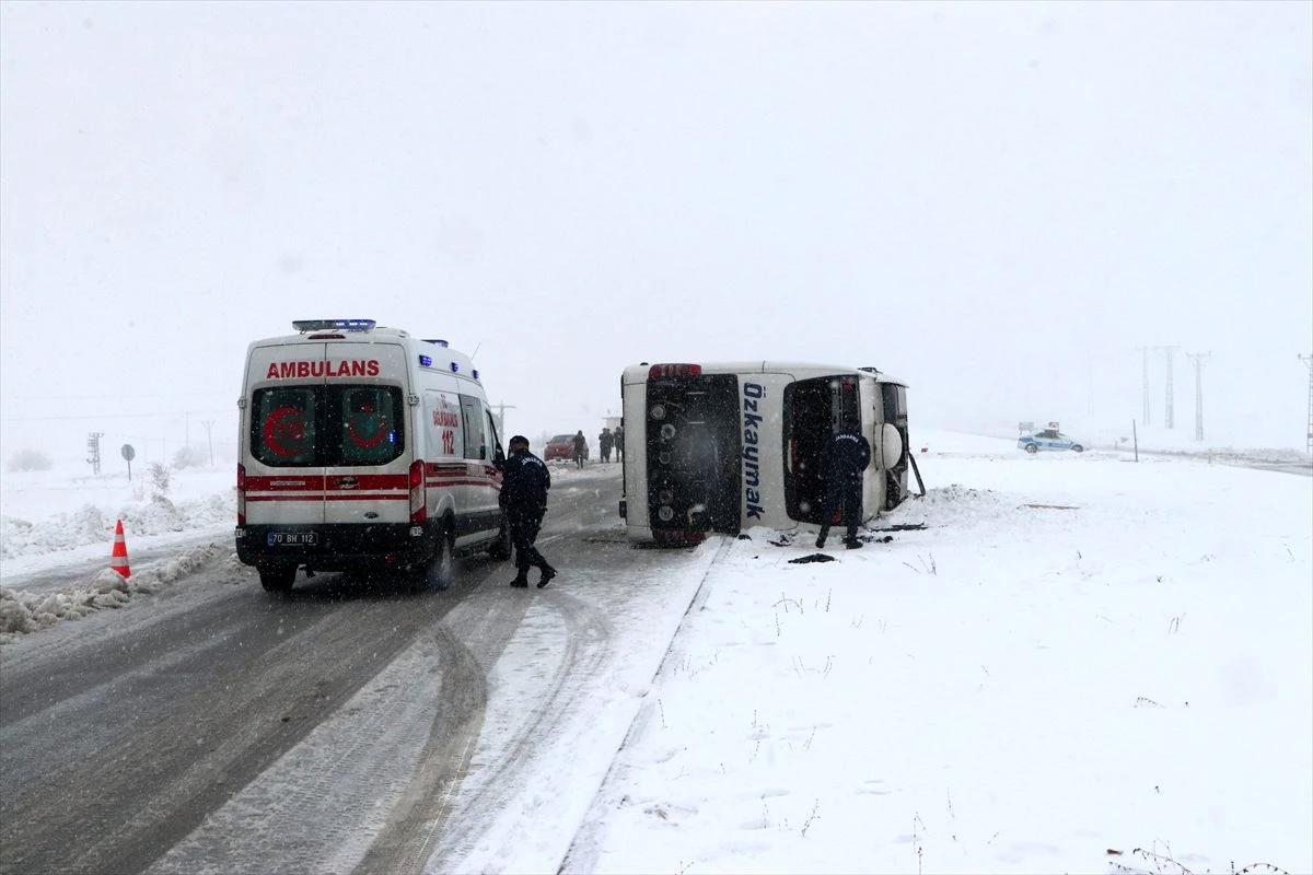 Karaman\'da yolcu otobüsü devrildi: 22 yaralı