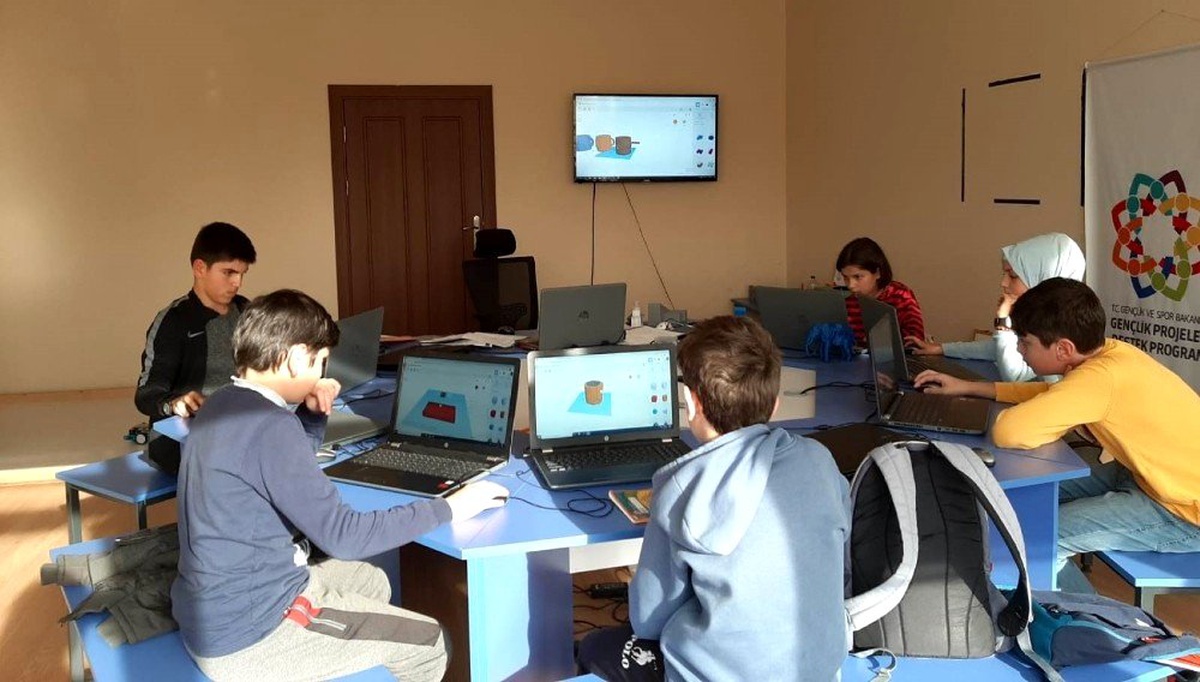 Kartepe\'de miniklere 3D yazıcı ve tasarım eğitimi veriliyor