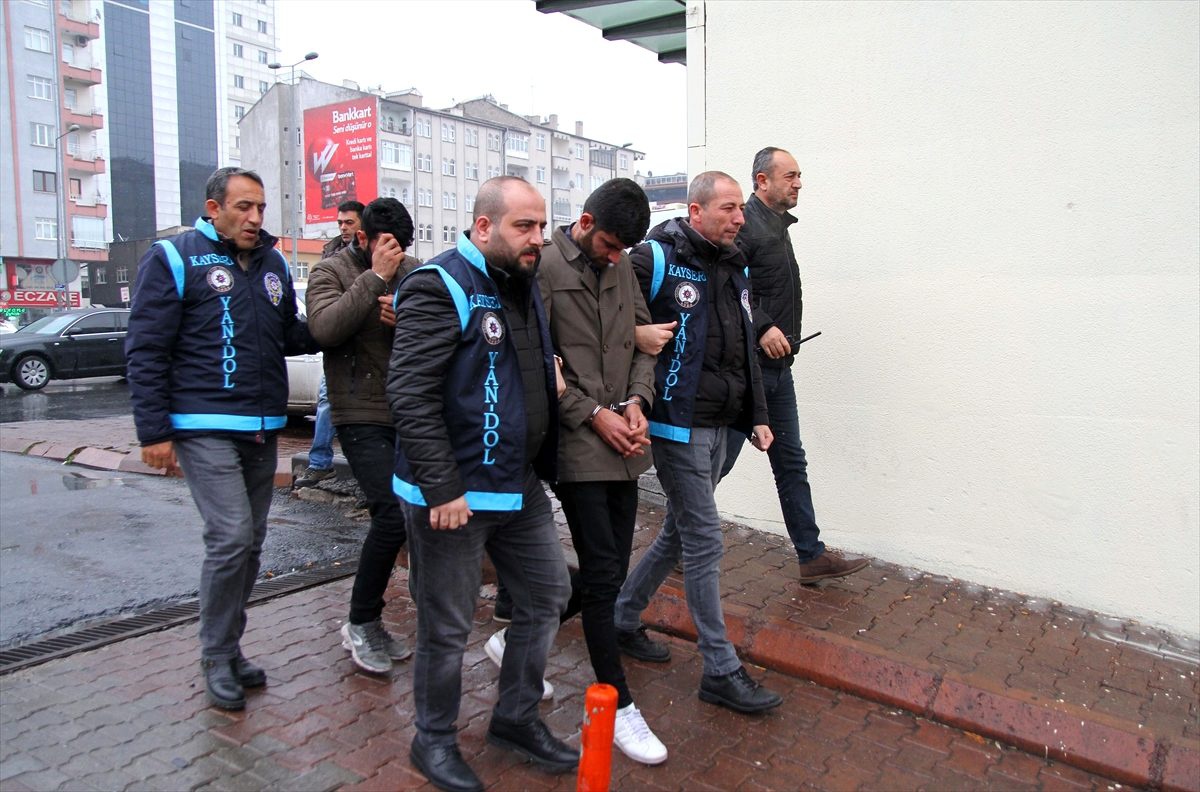 Kayseri\'de FETÖ bahanesiyle dolandırıcılık yapan 2 kişi yakalandı