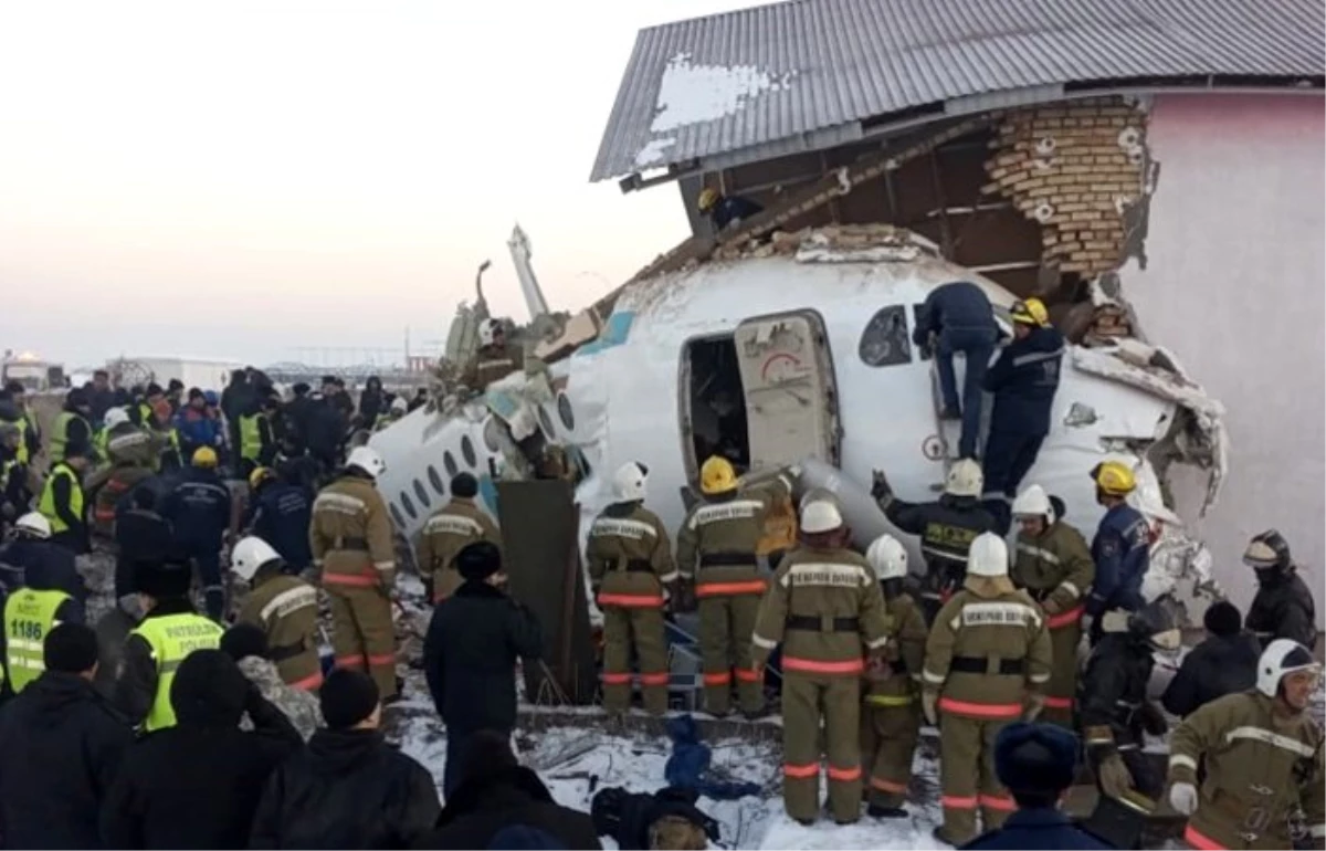 Kazakistan\'da yolcu uçağı düştü: 9 ölü, 9 yaralı