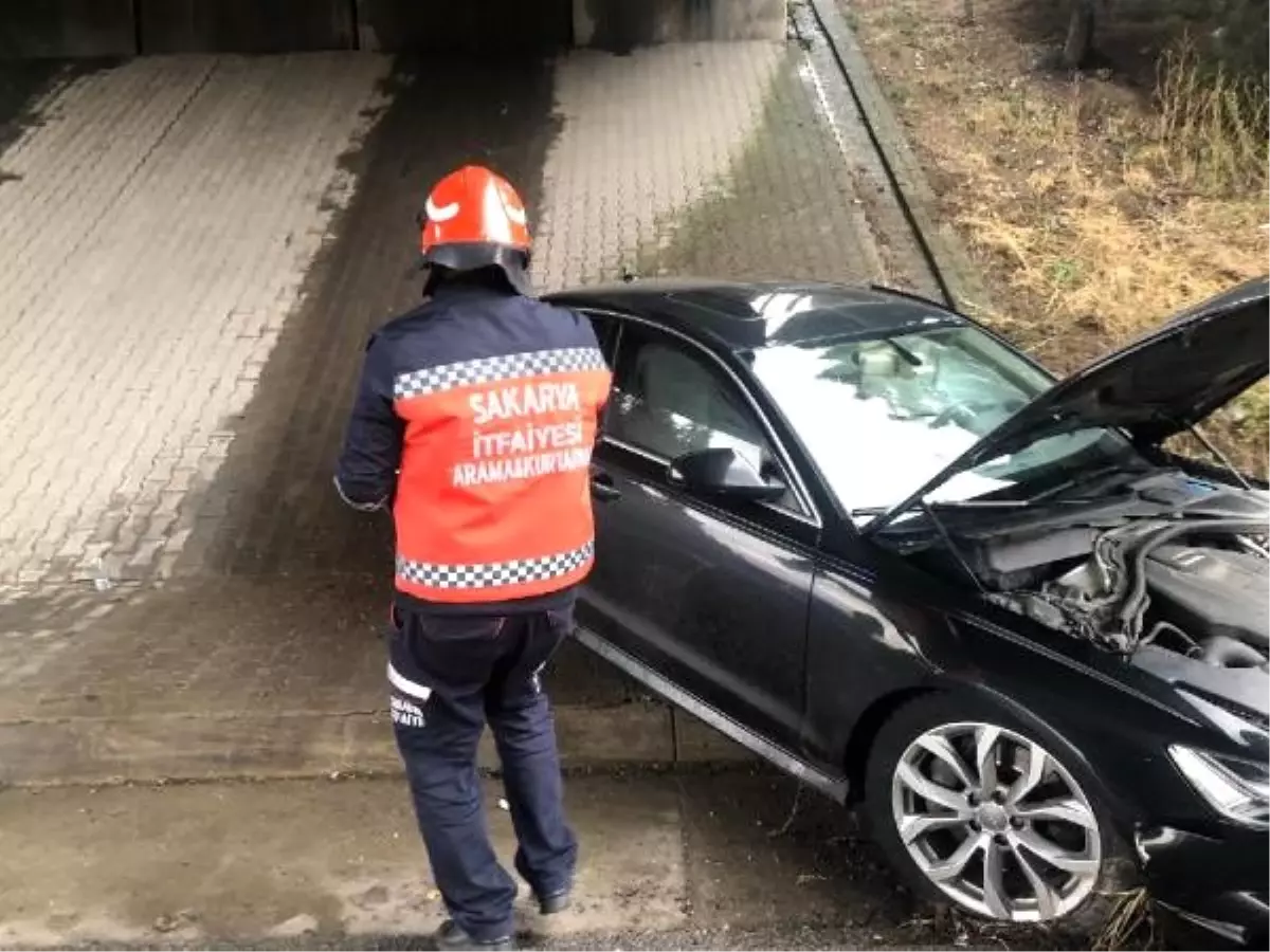 Mahir Ünal\'ın makam şoförü kaza yaptı: 4 yaralı