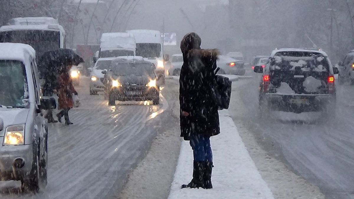 Muş\'ta 56 köy yolu ulaşıma kapandı