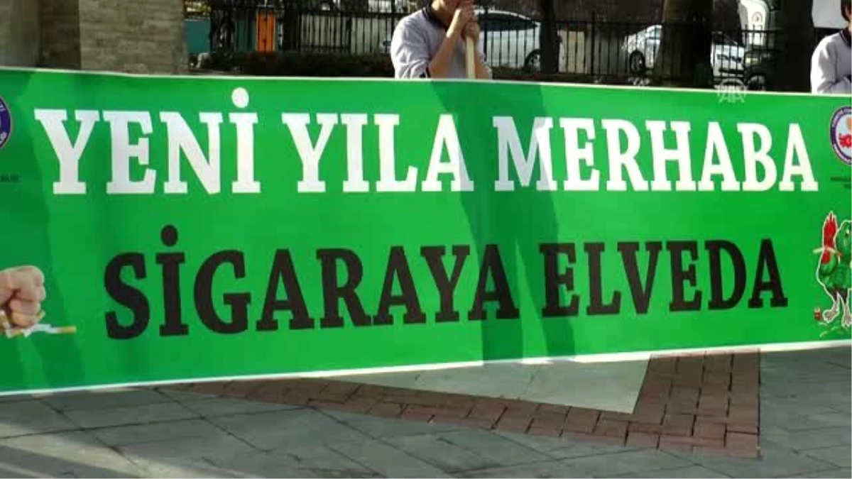 Öğrencilerden "Yeni yıla merhaba, sigaraya elveda" yürüyüşü