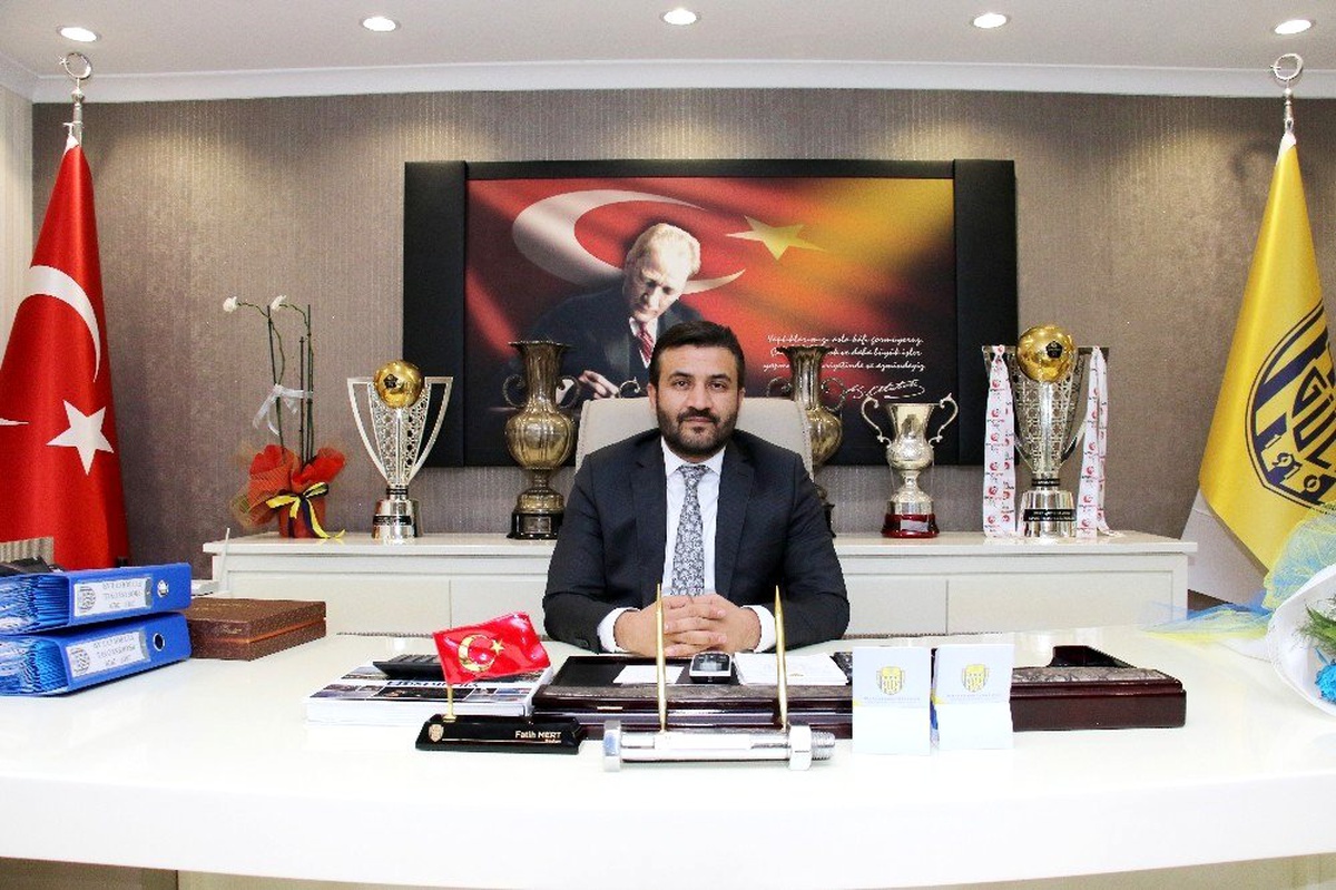 (Özel Haber) Fatih Mert: "Kapısına kilit vurulacak noktaya gelmiş bir kulüp yaşamaya başladı"
