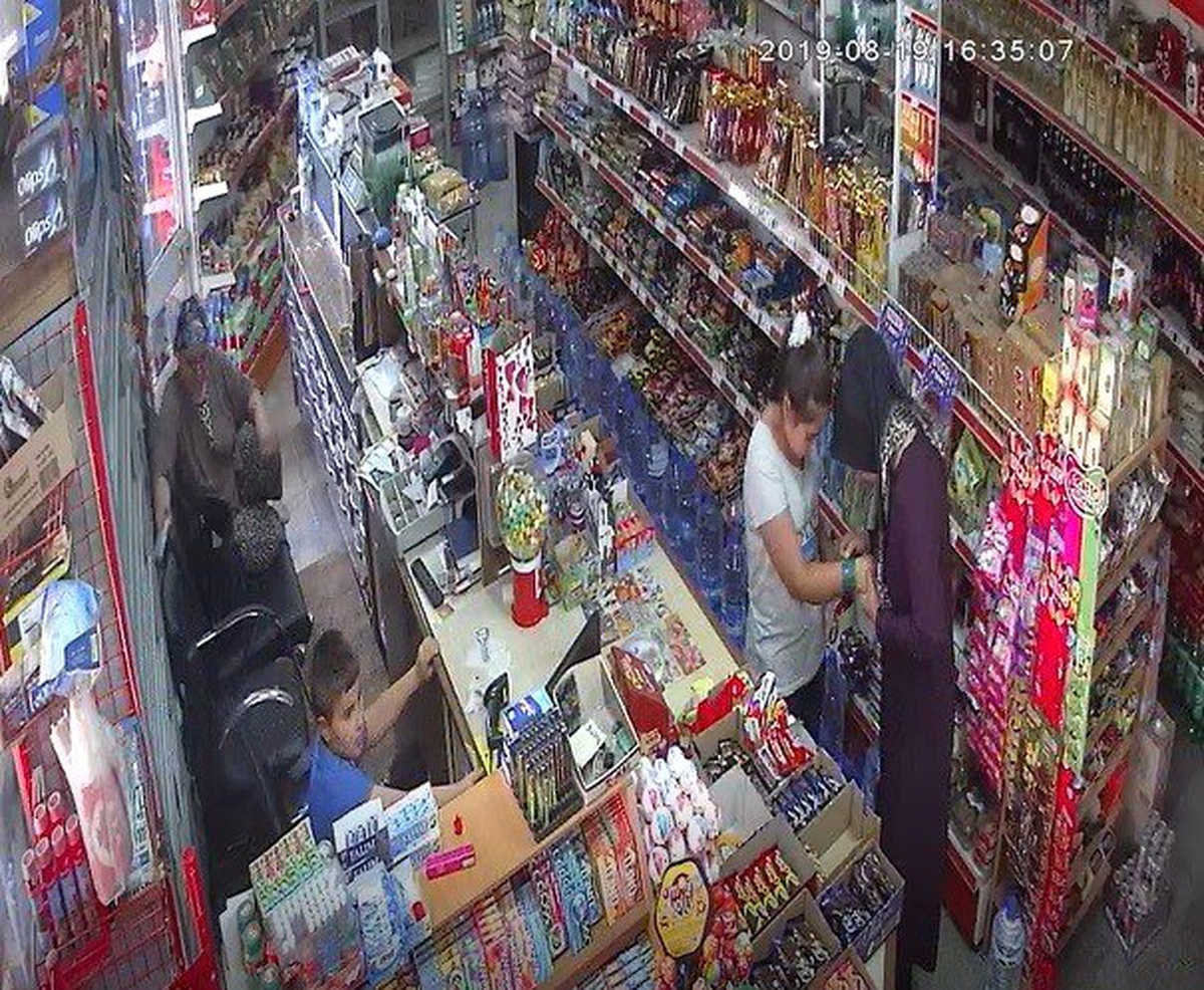 (Özel) Kahve keyfi yaptığı komşu marketten sigara çaldı