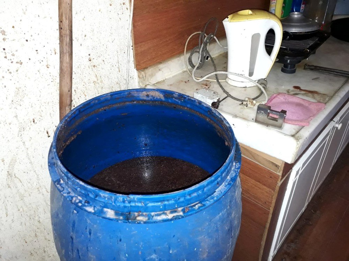 Polisten kaçak içki üretimi yapanlara baskın