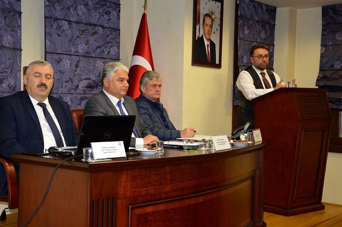 Rize Ticaret Borsası Başkanı Mehmet Erdoğan: "Çay çarşısı Rize\'nin yüz akı olacak"