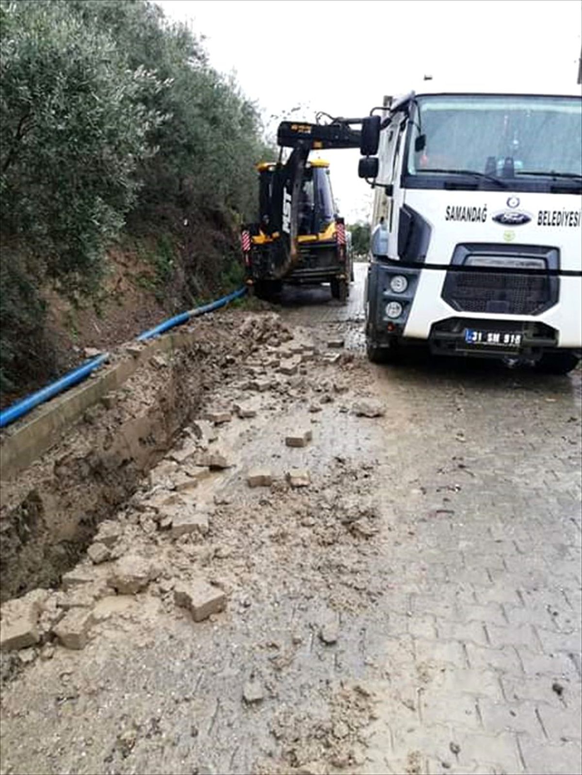 Samandağ\'da mazgal ve kanallarda temizlik