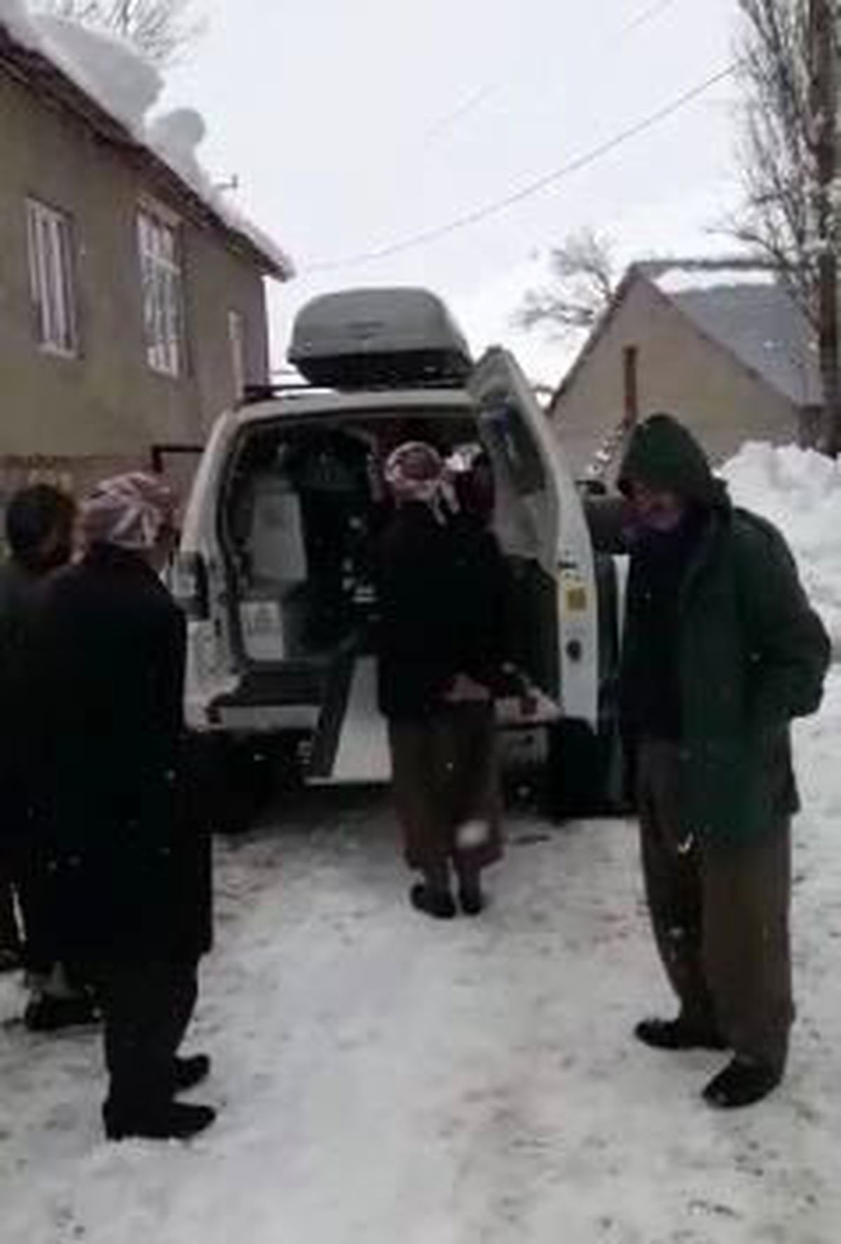 Şemdinli\'de hasta kurtarma operasyonu
