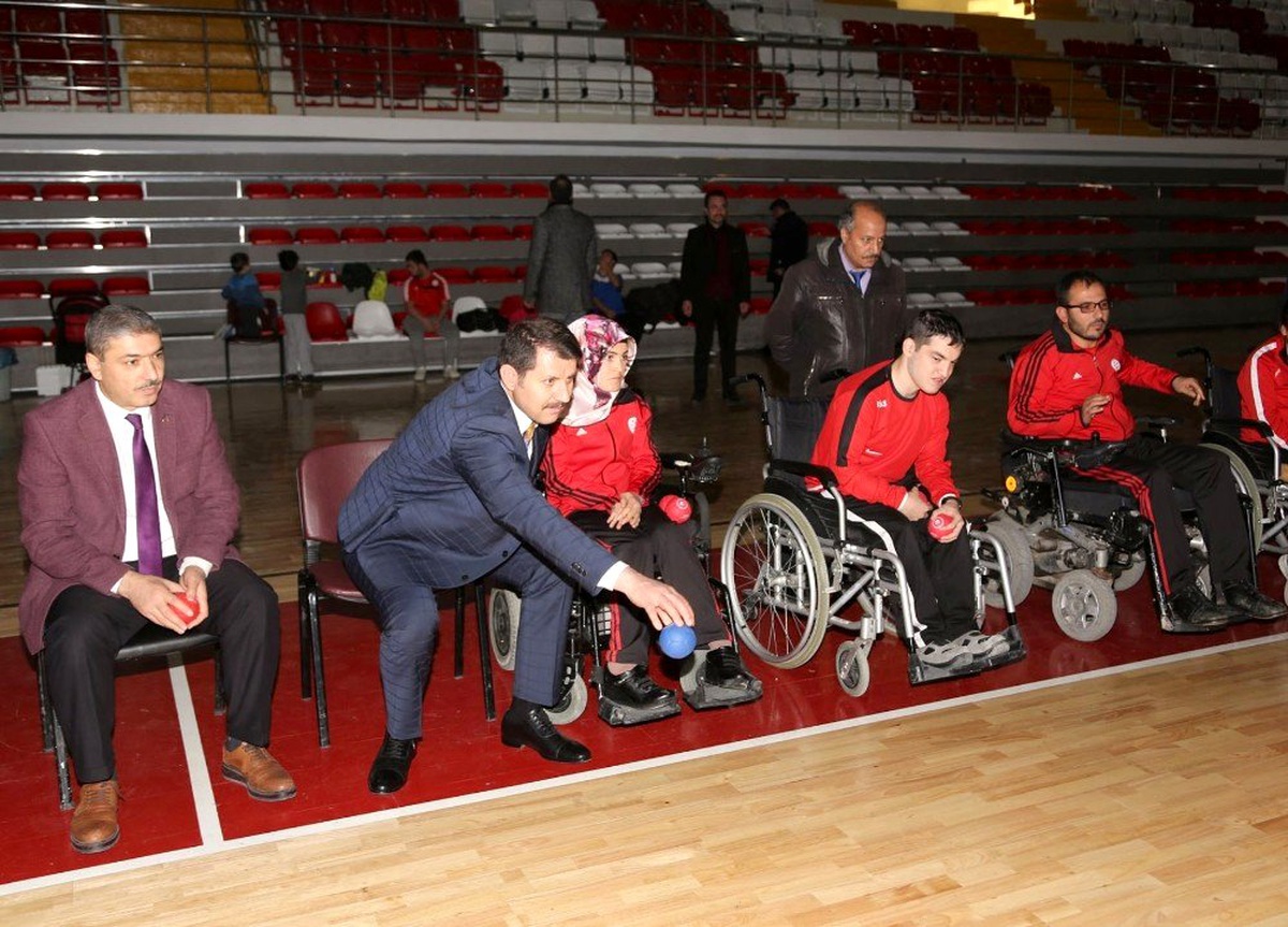 Sivas Valisi Salih Ayhan boccia oynadı