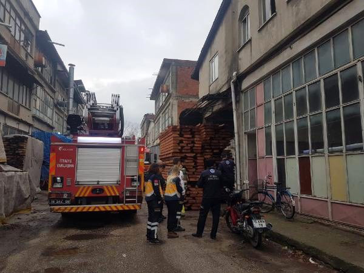 Sobaya dökülen tiner işçiyi yaraladı