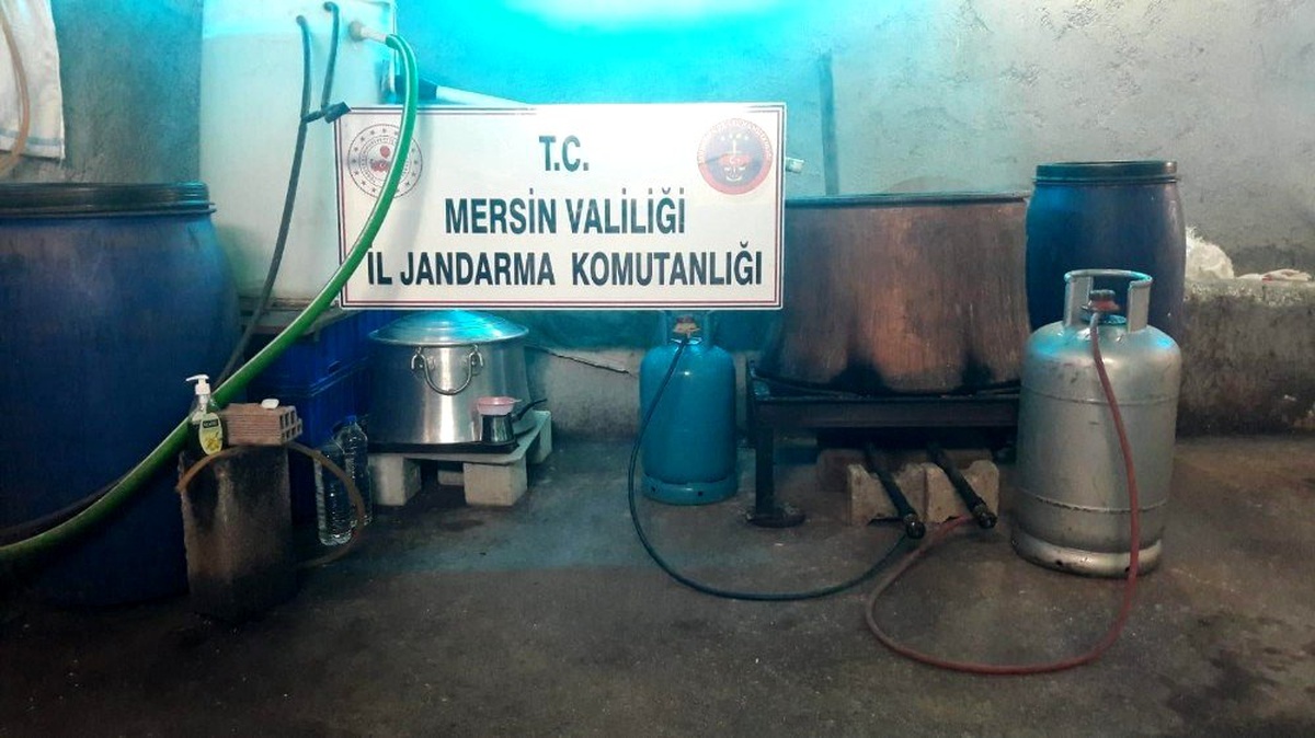 Tarsus\'ta 540 litre kaçak içki ele geçirildi