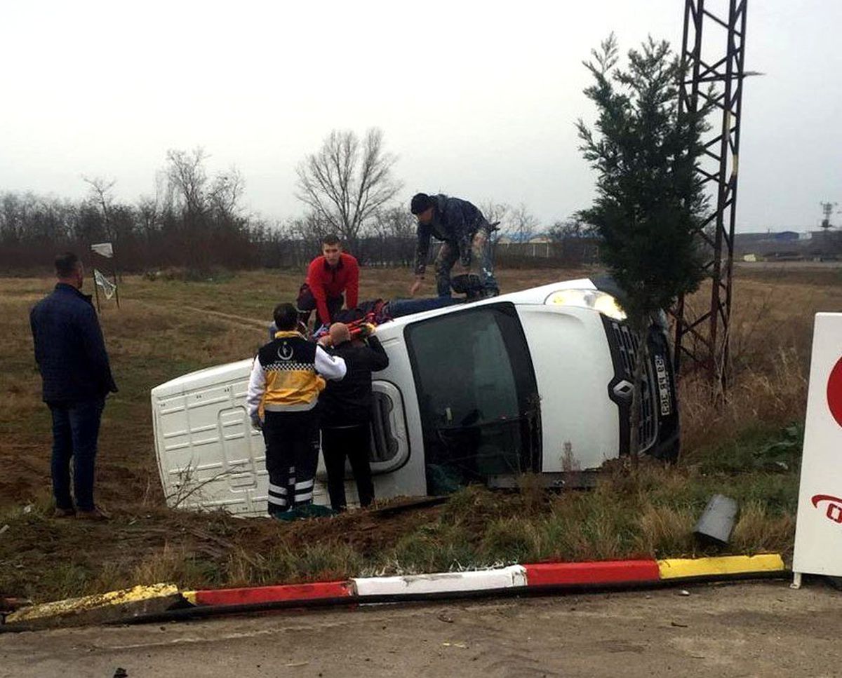 Tekirdağ\'da hafif ticari araç tarlaya savruldu: 1 yaralı