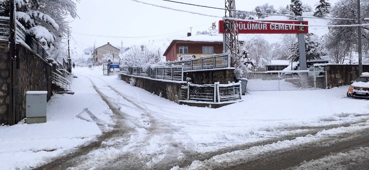 Tunceli\'de kar yağışı, 161 köy yolu kapandı, iki ilçede taşımalı eğitime ara verildi