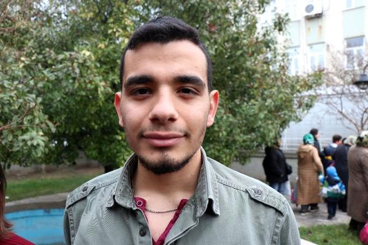 Üniversiteliler, harçlıklarıyla çocuklara yılbaşı eğlencesi düzenledi