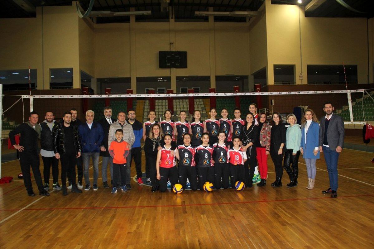 Ünye\'de Bayan Voleybol Takımı kuruldu