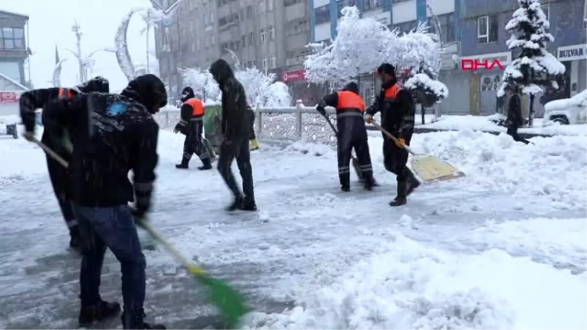 Van başkale ile bahçesaray ile hakkari merkez ve yüksekova\'da okullara kar tatili