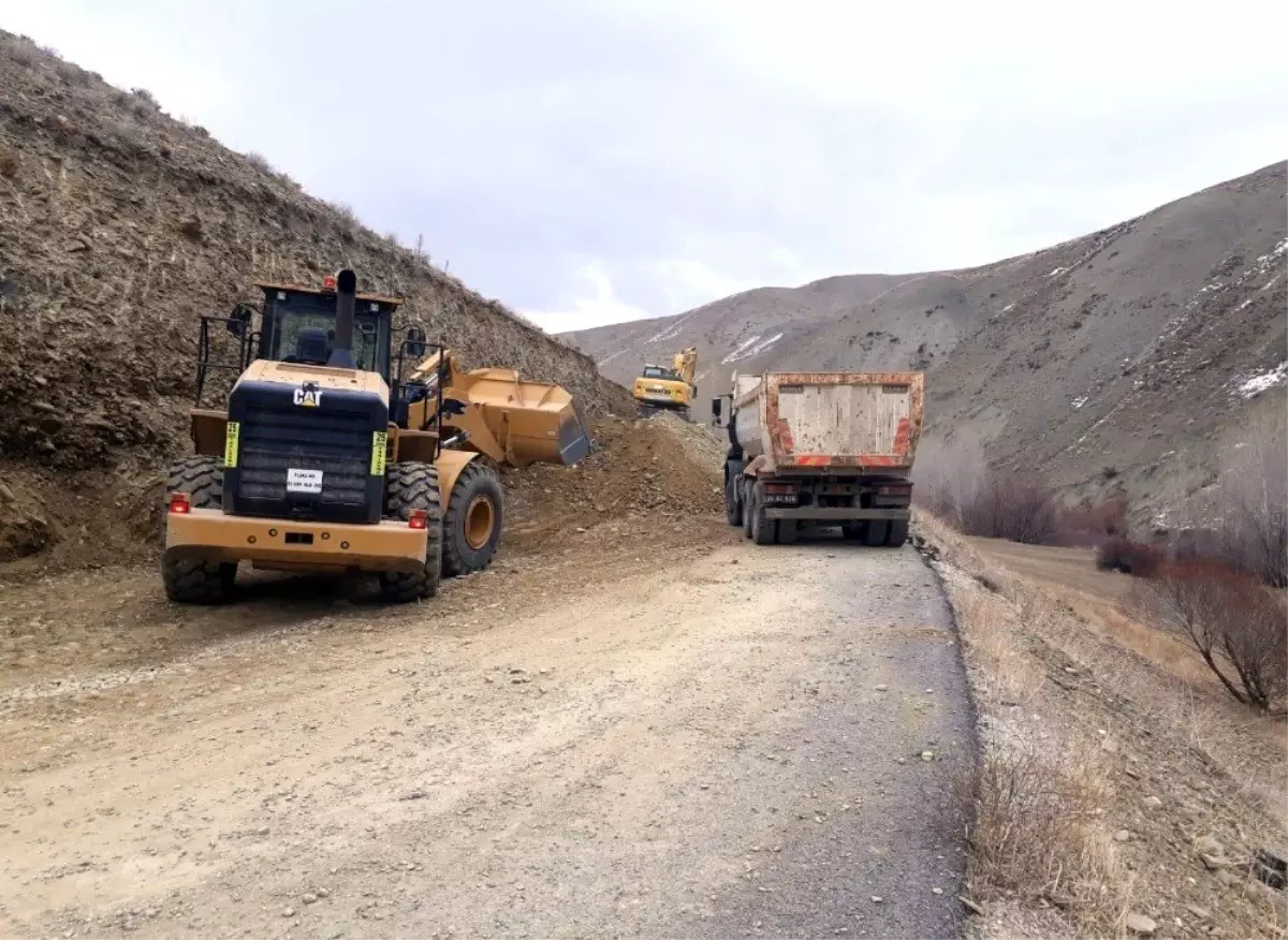 Van\'da kış ortasında yol çalışması