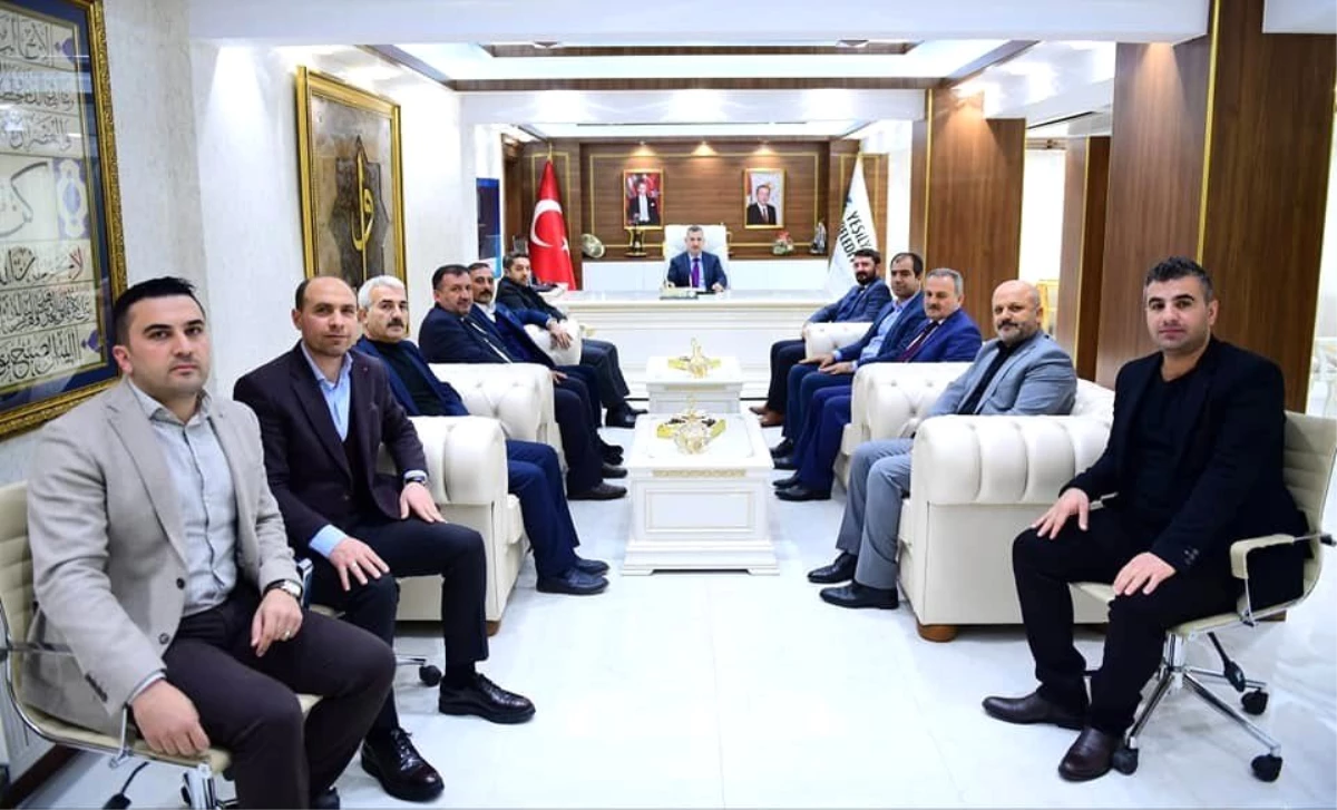 Yeşilyurt Belediyespor yönetimi Başkan Çınar ile bir araya geldi