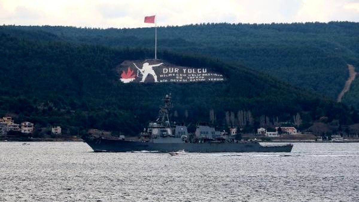 ABD savaş gemisi \'USS Ross\' Çanakkale Boğazı\'ndan geçti