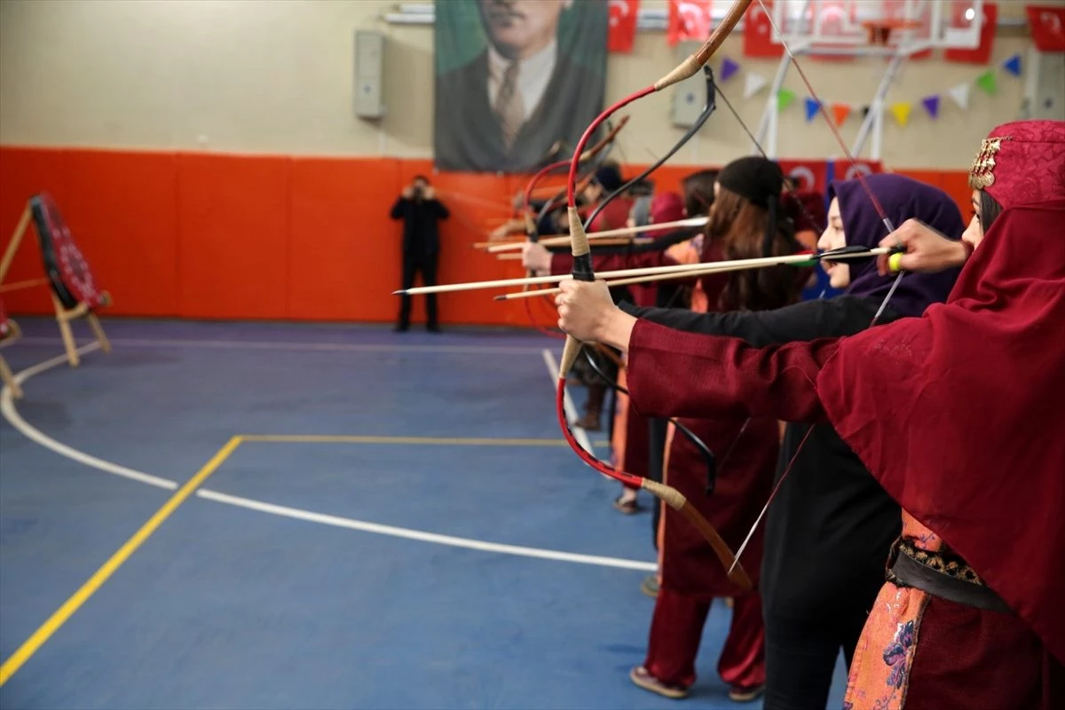 Afşin\'de Geleneksel Türk Okçuluğu Kursu açıldı