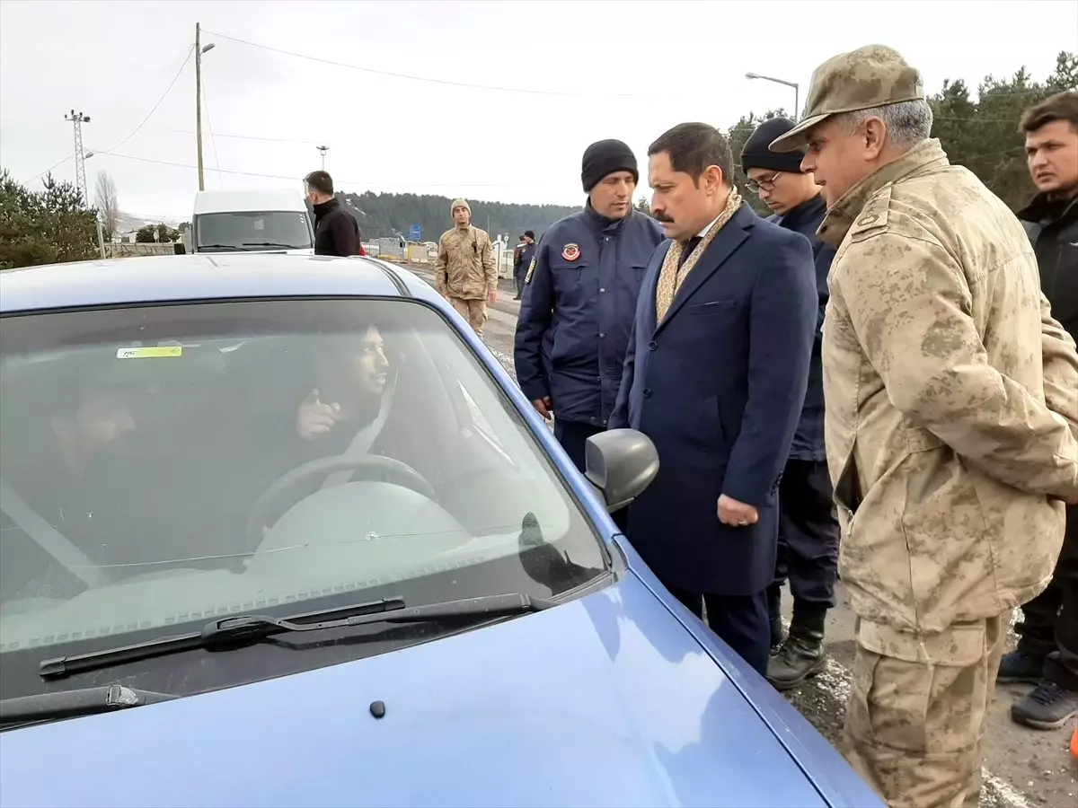 Ardahan Valisi Masatlı, "yılbaşı öncesi trafik denetimi"ne katıldı