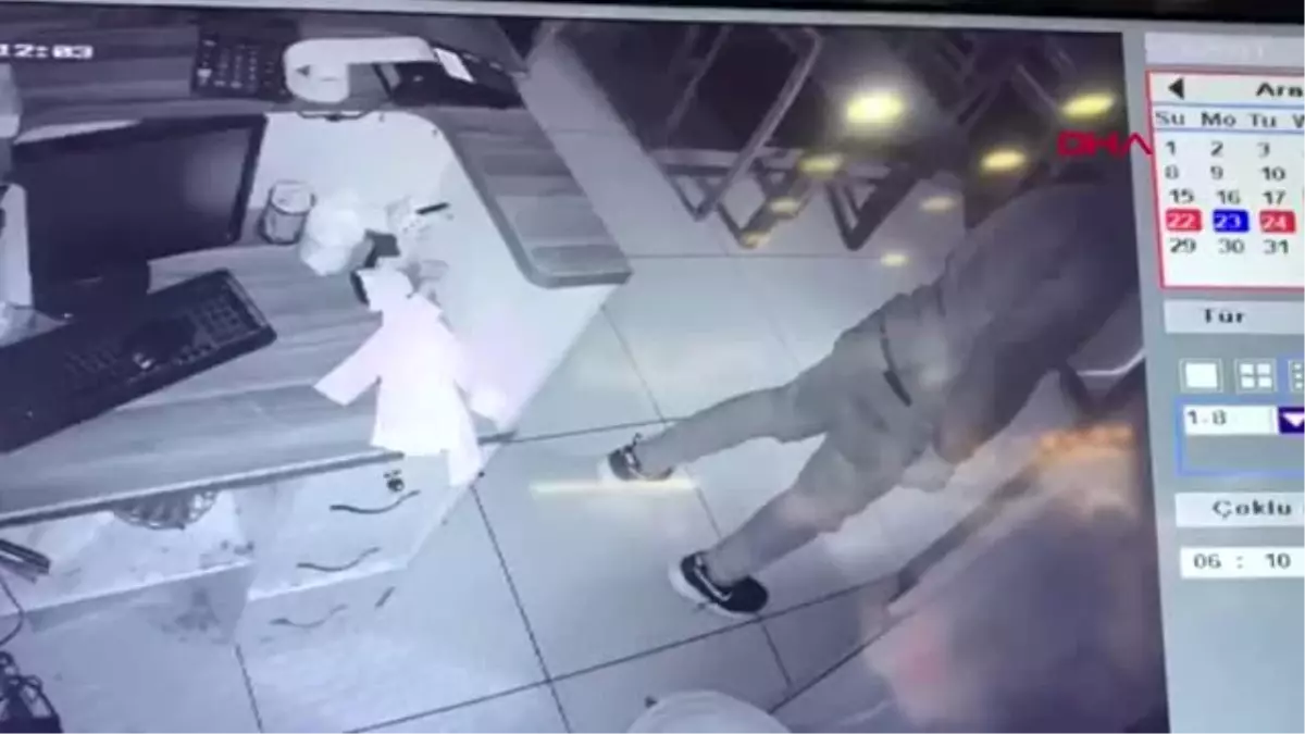 Arnavutköy\'de iş yerinden televizyon ve bilgisayar çalan şüpheli kamerada