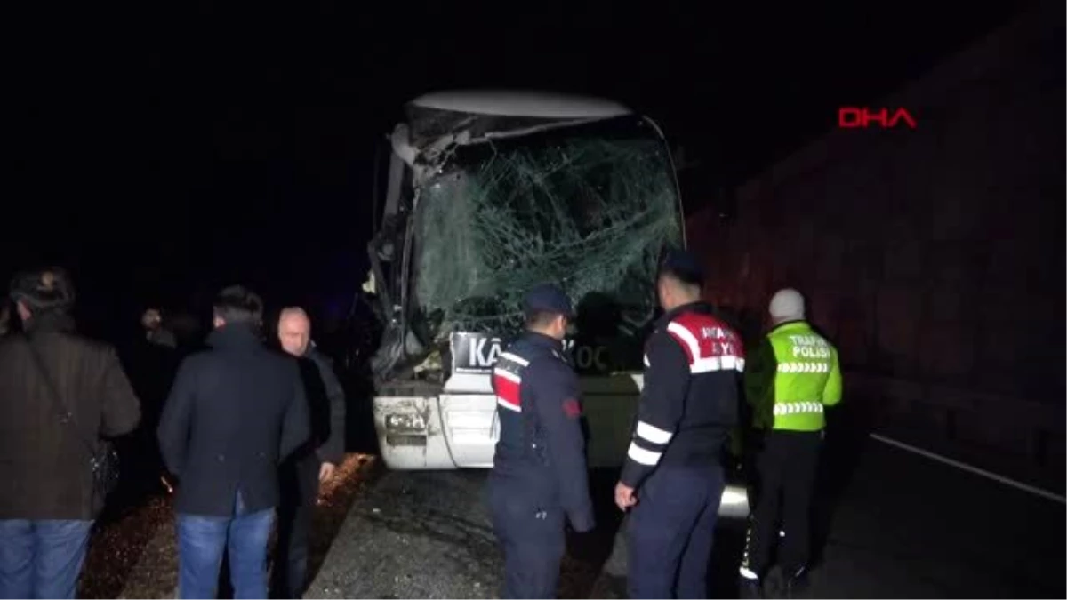 Bilecik\'te otobüs ile kamyon çarpıştı 6 yaralı