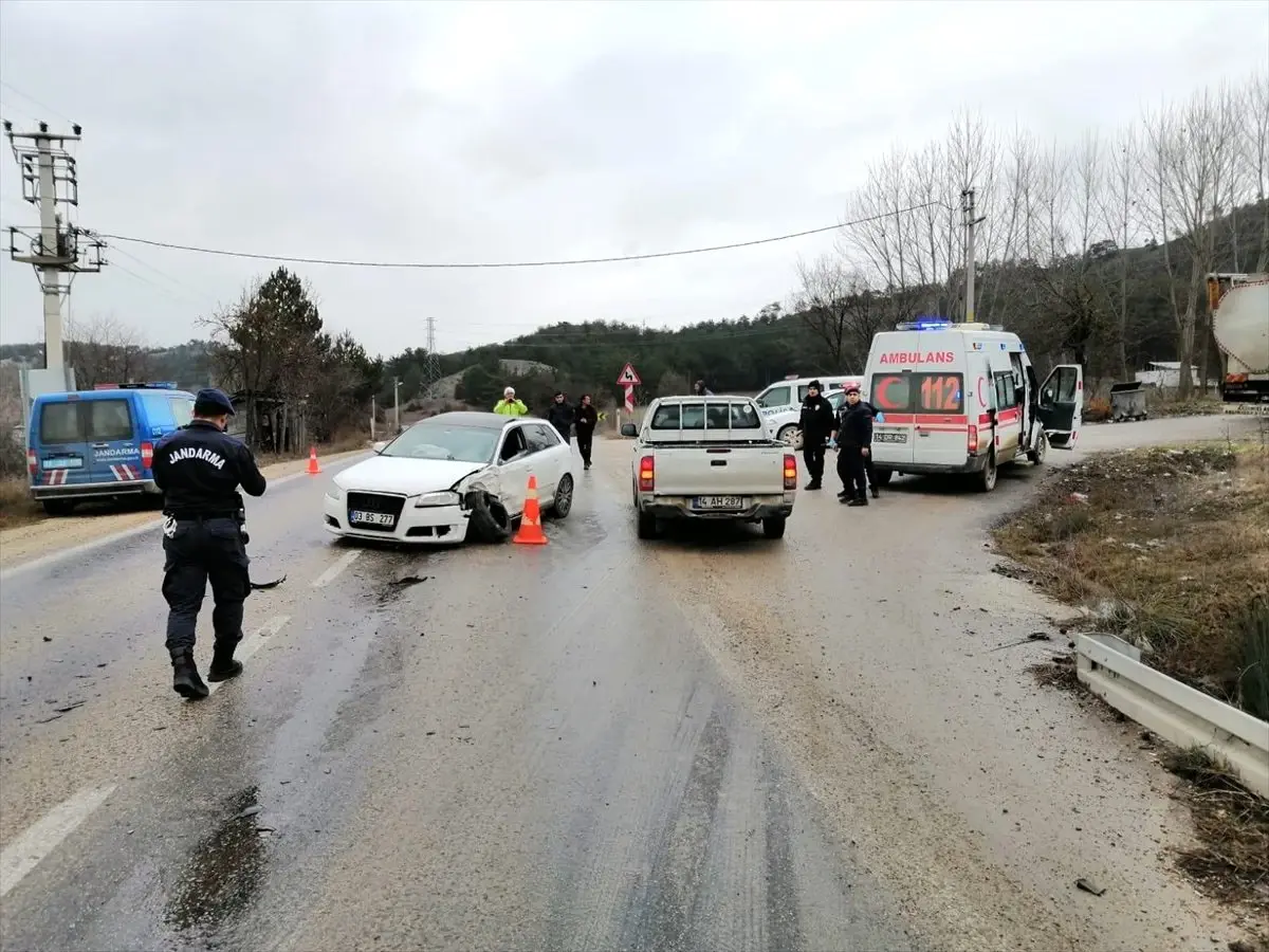 Bolu\'da otomobille tır çarpıştı: 1 yaralı