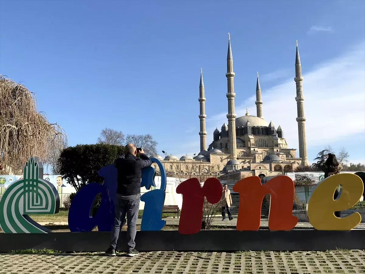 Edirne\'de turistler, aralık ayında güneşli havanın tadını çıkardı