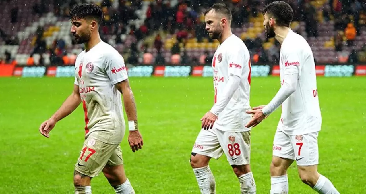 Galatasaray taraftarının protesto ettiği Tarık Çamdal\'dan tepkilere yanıt