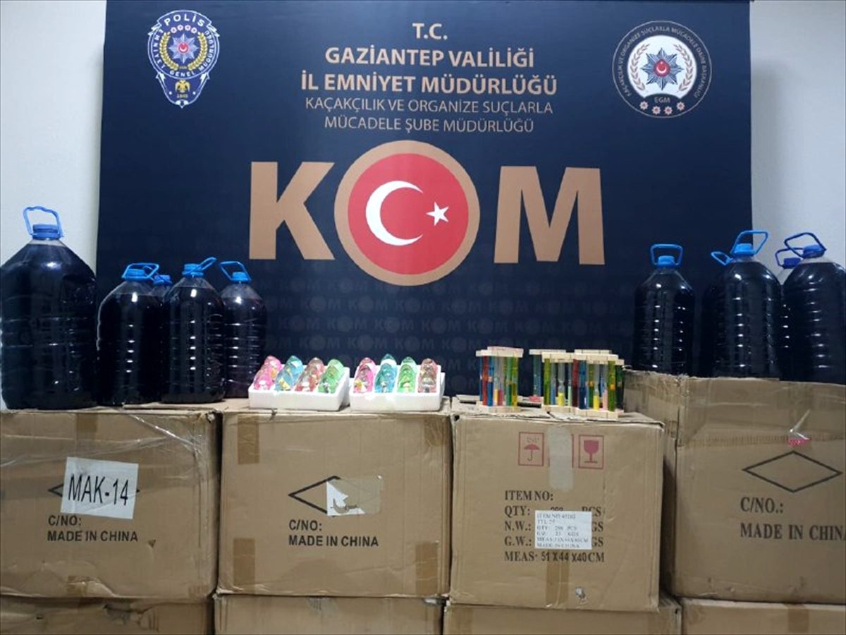 Gaziantep\'te 55 litre kaçak içki ve 2 bin 136 süs eşyası ele geçirildi