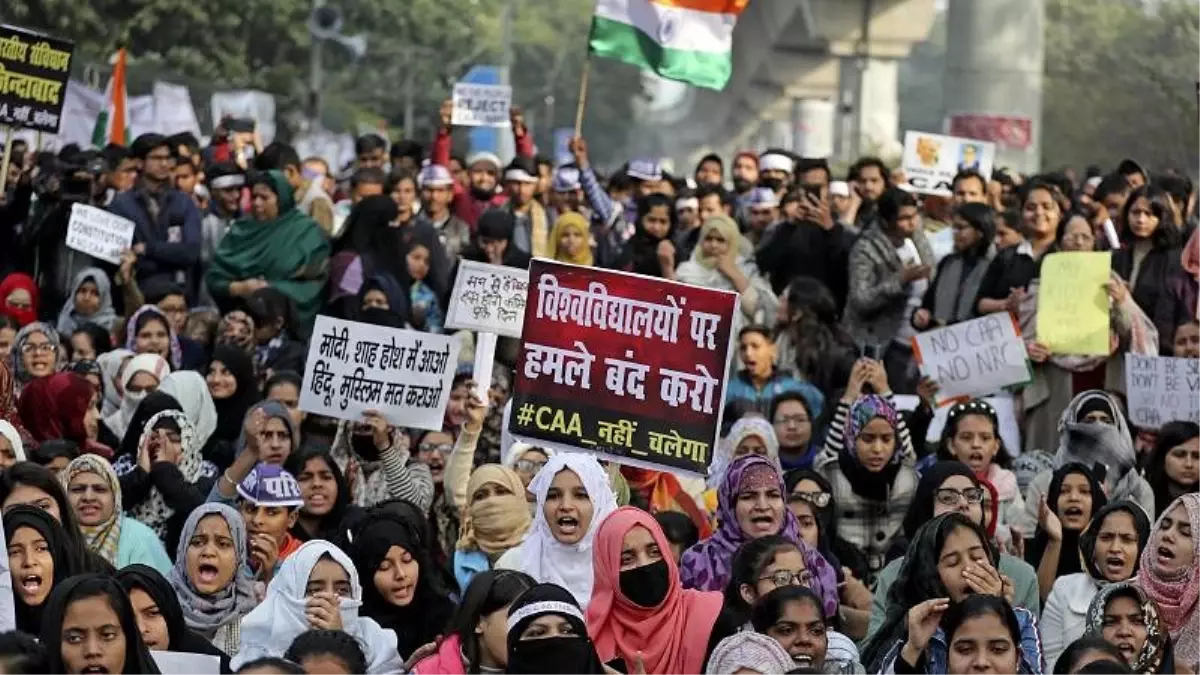 Hindistan\'da Müslümanlar niçin şimdi protesto için meydanlarda?