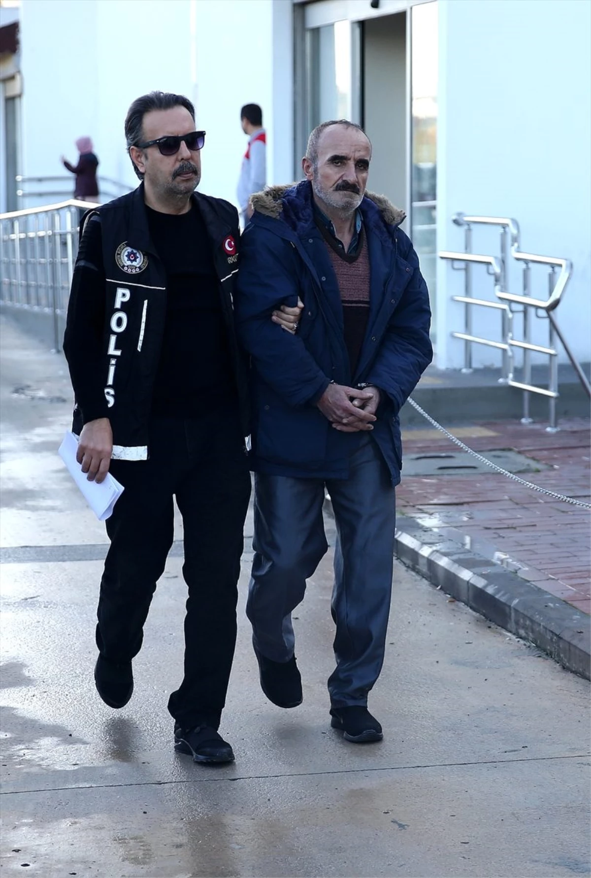 İran\'dan Adana\'ya midesindeki 775 gram eroinle gelmiş