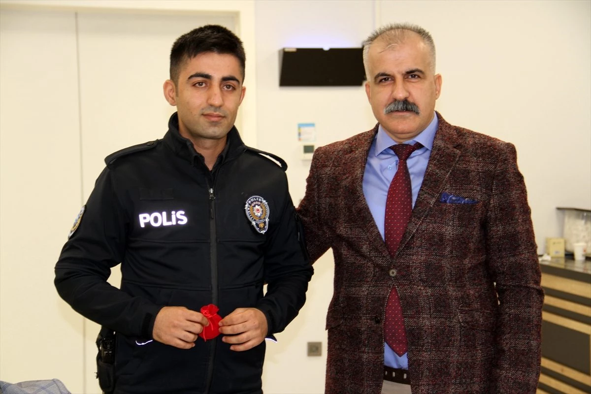İstanbul Havalimanı\'nda sigarayı bırakan polisler altınla ödüllendirildi