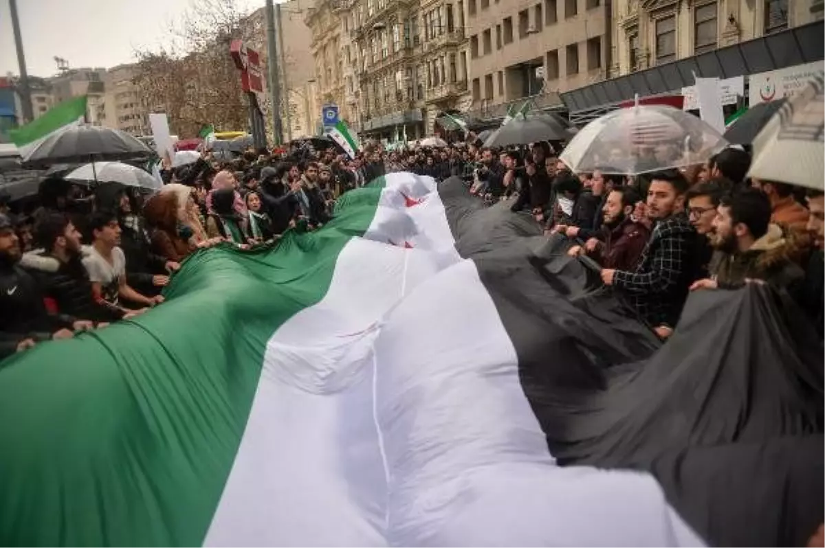 İstiklal Caddesi\'nde İdlib protestosu