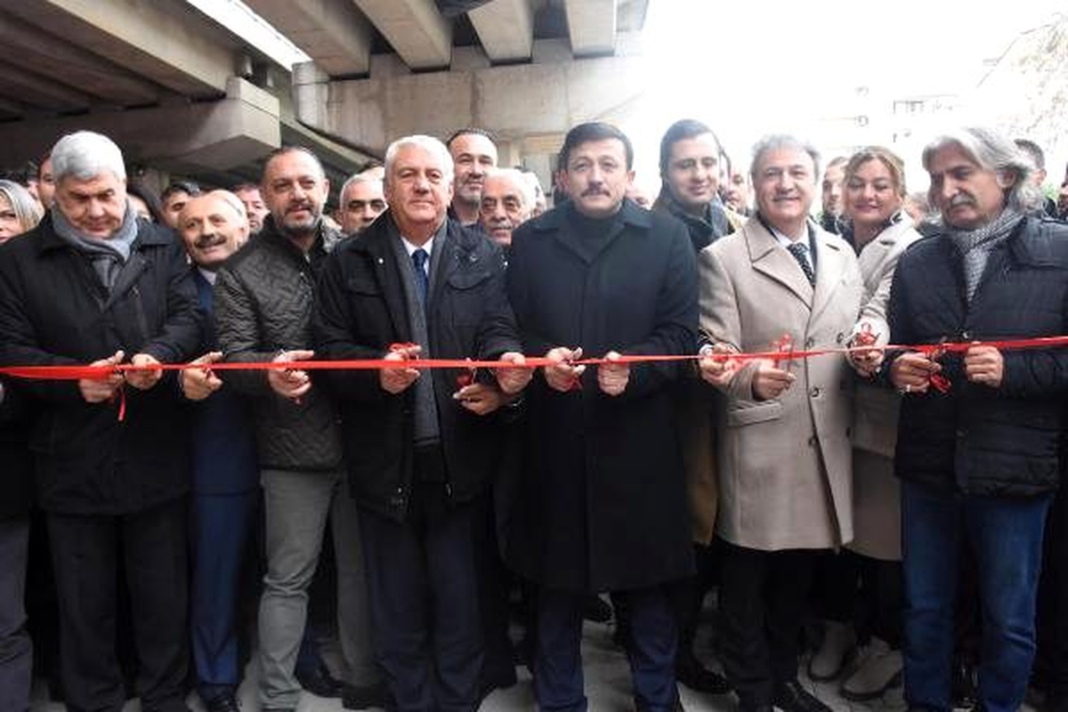 İzmir\'de Özkanlar Pazarı iki yıl sonra açıldı
